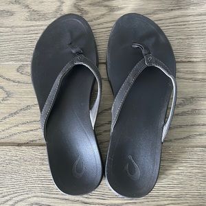 Black olukai size 8